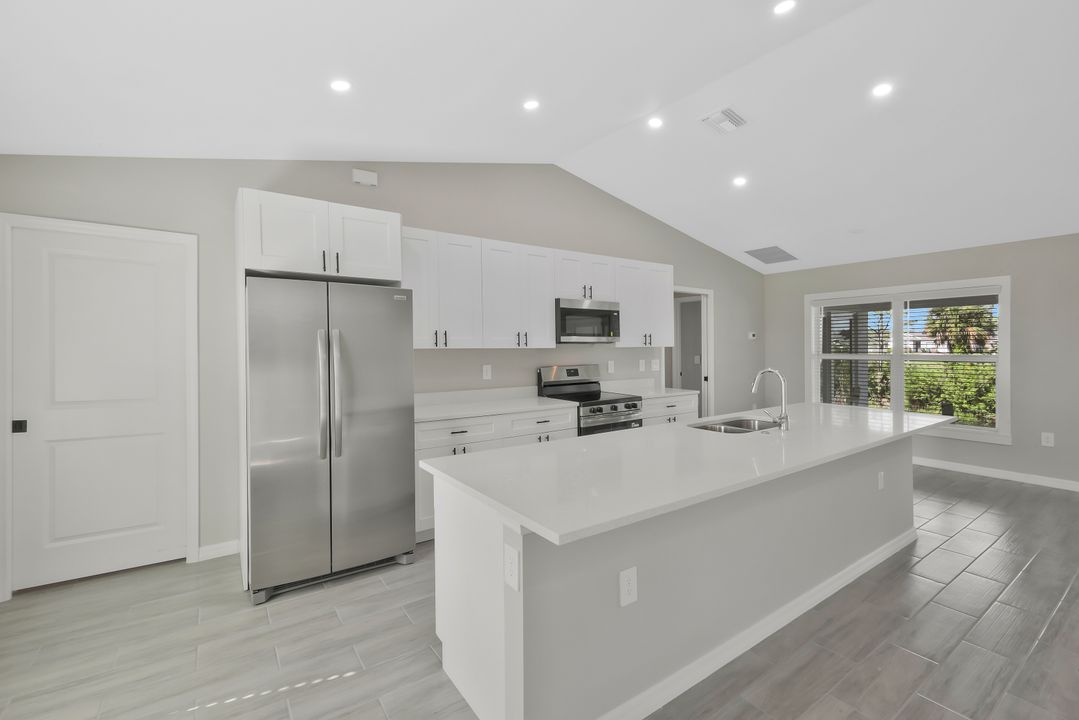 3804 NE 9th Pl, Cape Coral, FL 33909