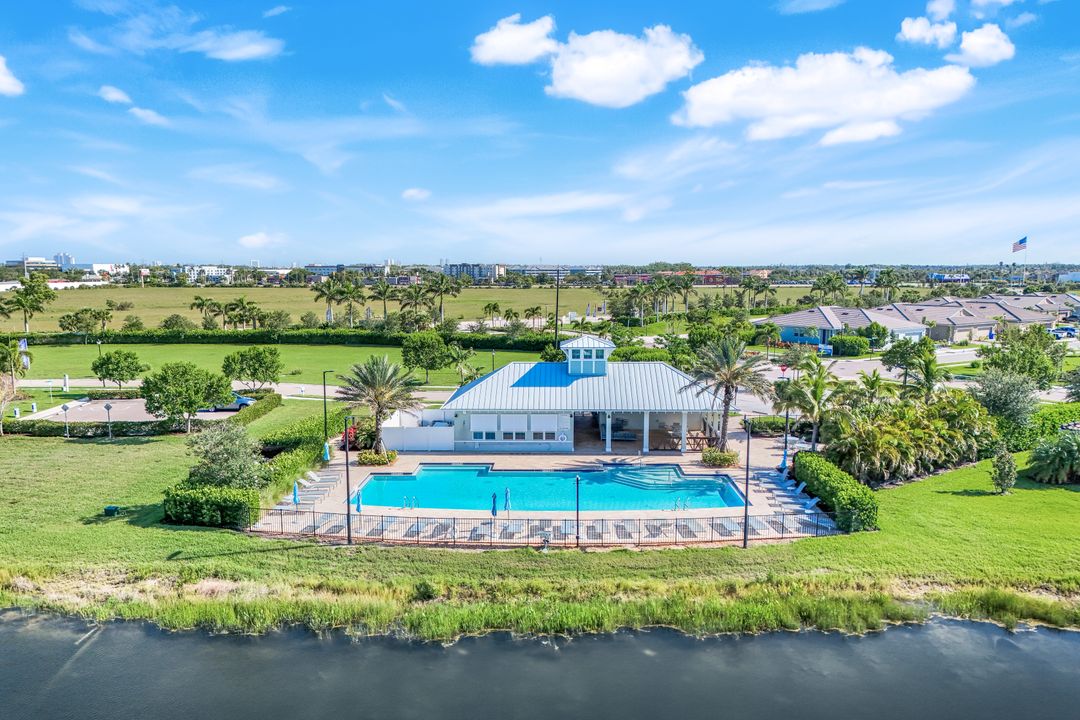 10341 Bonavie Cv Dr, Fort Myers, FL 31570