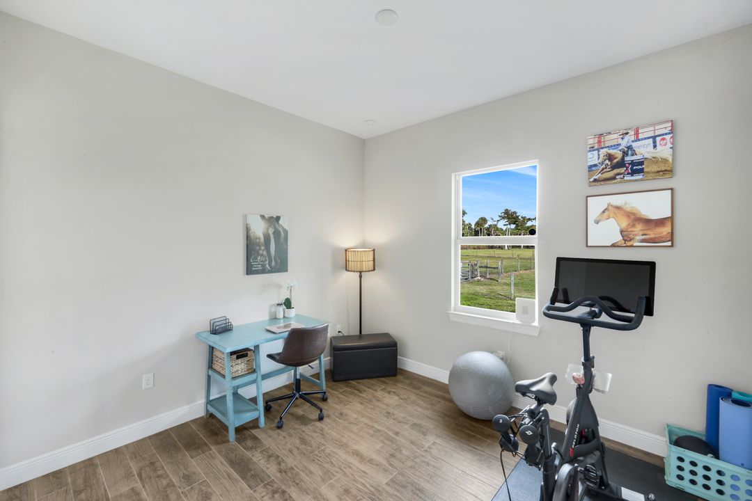 1960 Moulder Dr, Naples, FL 34120