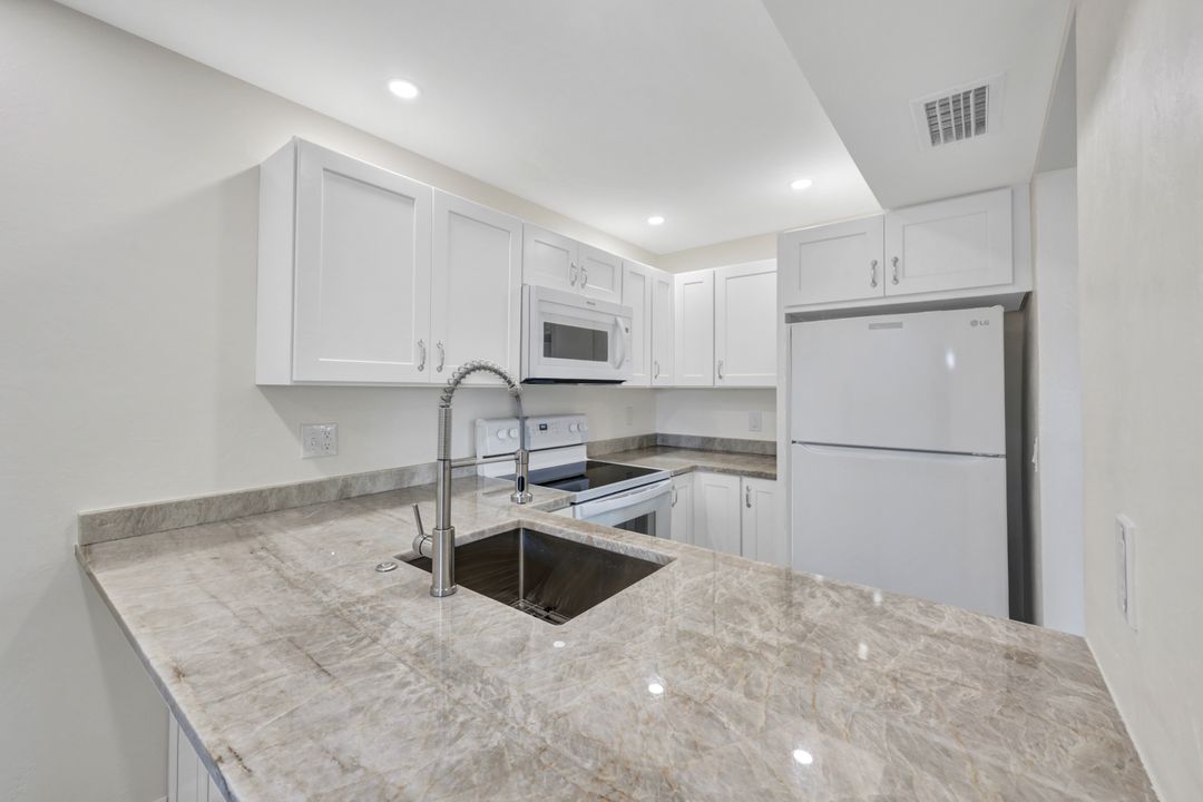 330 Kon Tiki Dr #D-1, Naples, FL 34113