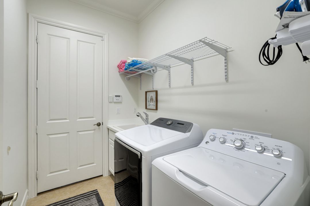 7523 Moorgate Point Way, Naples, FL 34113