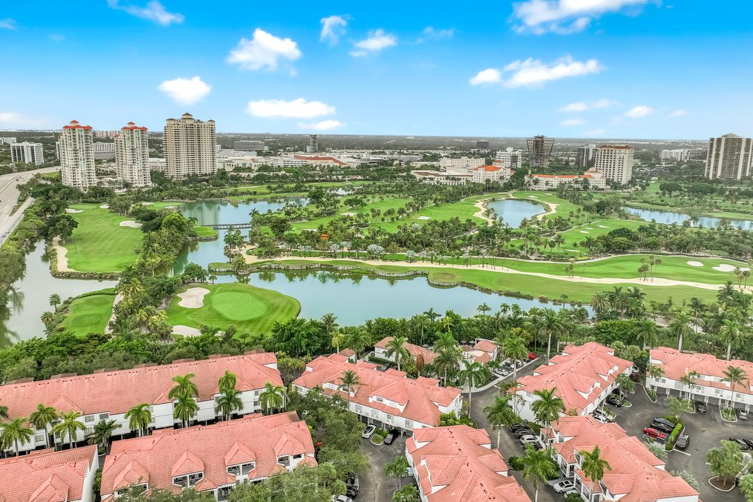 19680 E Country Club Dr, Miami, FL 33180