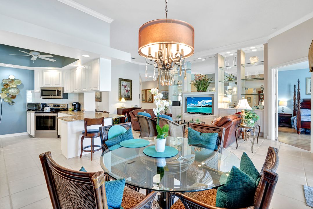 4313 Queen Elizabeth Way, Naples, FL 34119