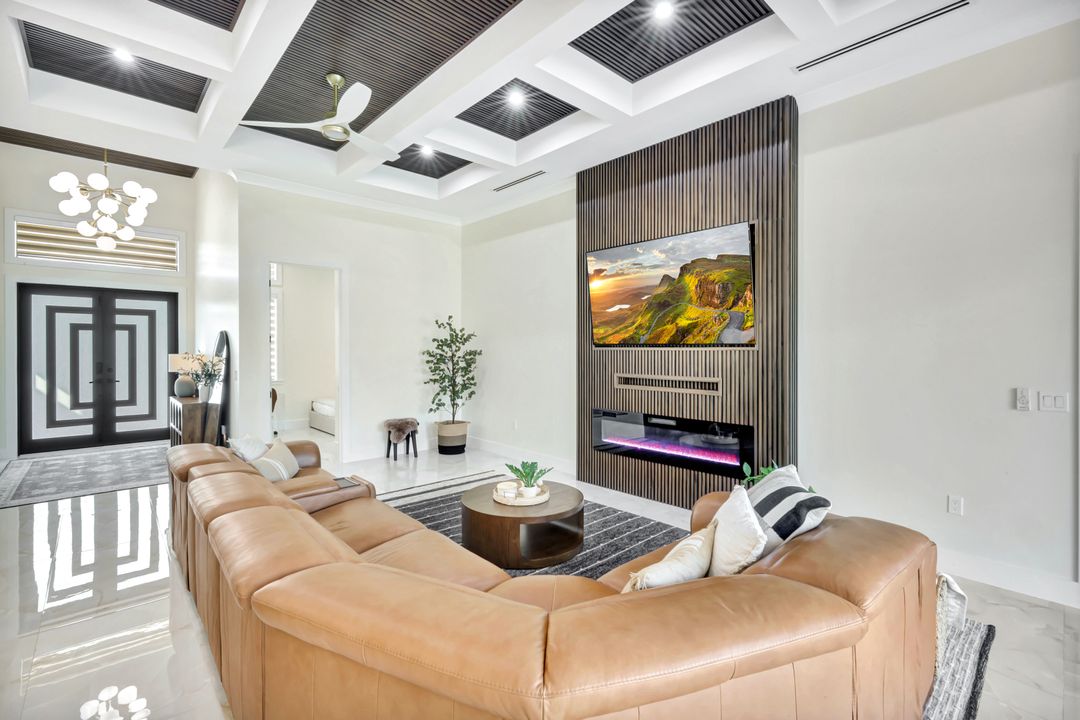 2546 4th St NW, Naples, FL 34120