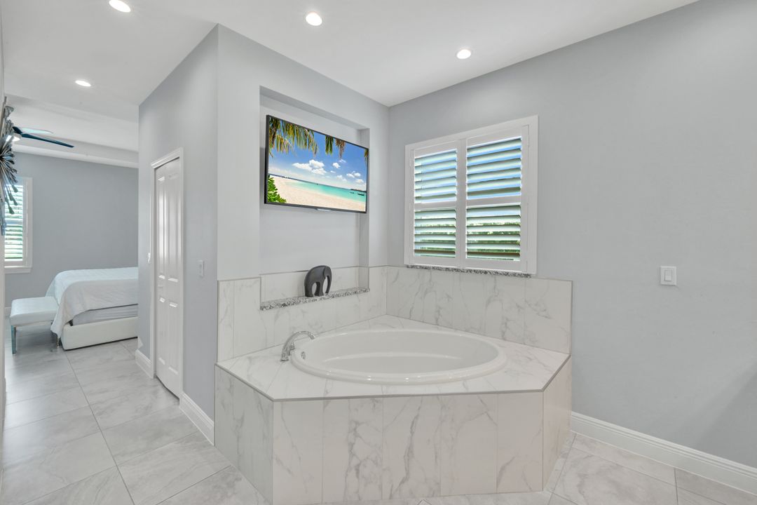 2552 52nd Ave NE, Naples, FL 34120