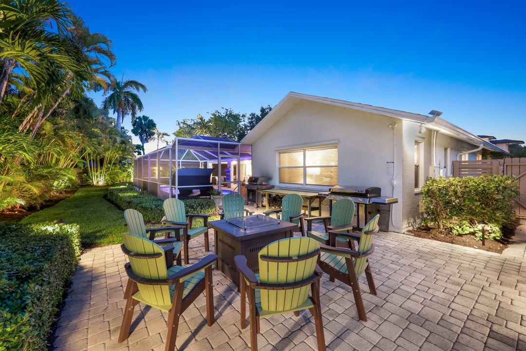 661 97th Ave N, Naples, FL 34108