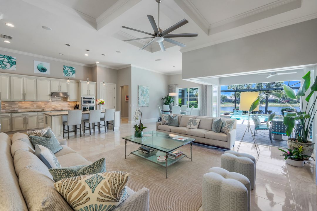 9052 Graphite Cir, Naples, FL 34120