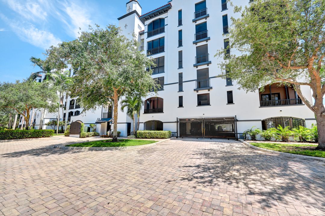 10721 Mirasol Dr #205, Miromar Lakes, FL 33913