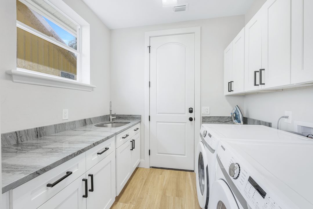 155 Heron Ave, Naples, FL 34108