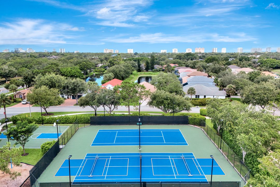 7052 Timberland Cir, Naples, FL 34109