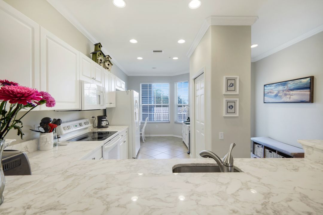 8253 Parkstone Pl #206, Naples, FL 34120