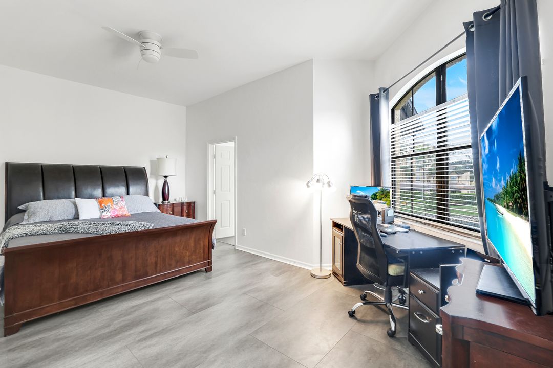 178 Vintage Cir # M-202, Naples, FL 34119