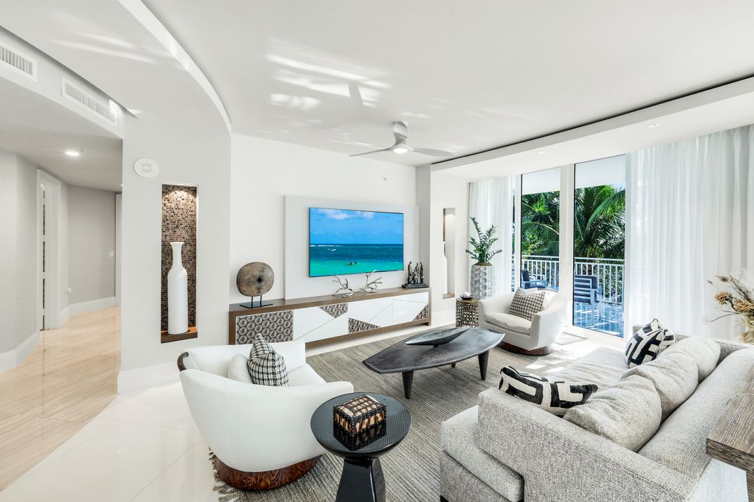 13665 Vanderbilt Dr #301, Naples, FL 34110