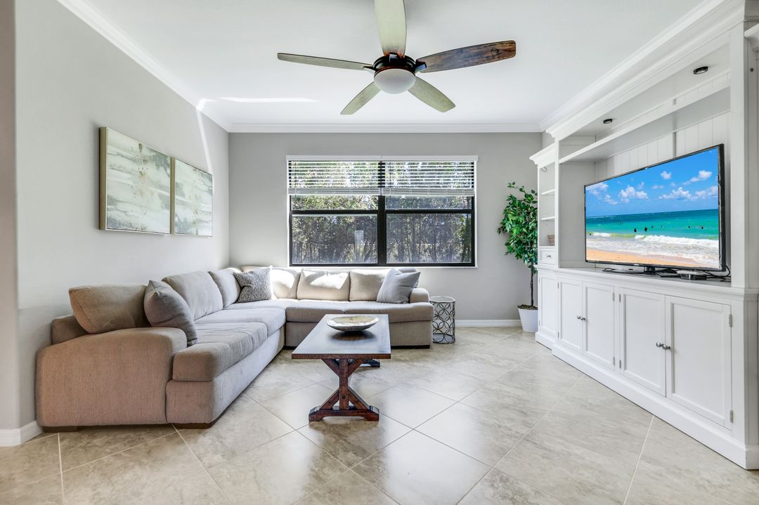 4264 Raffia Palm Cir, Naples, FL 34119
