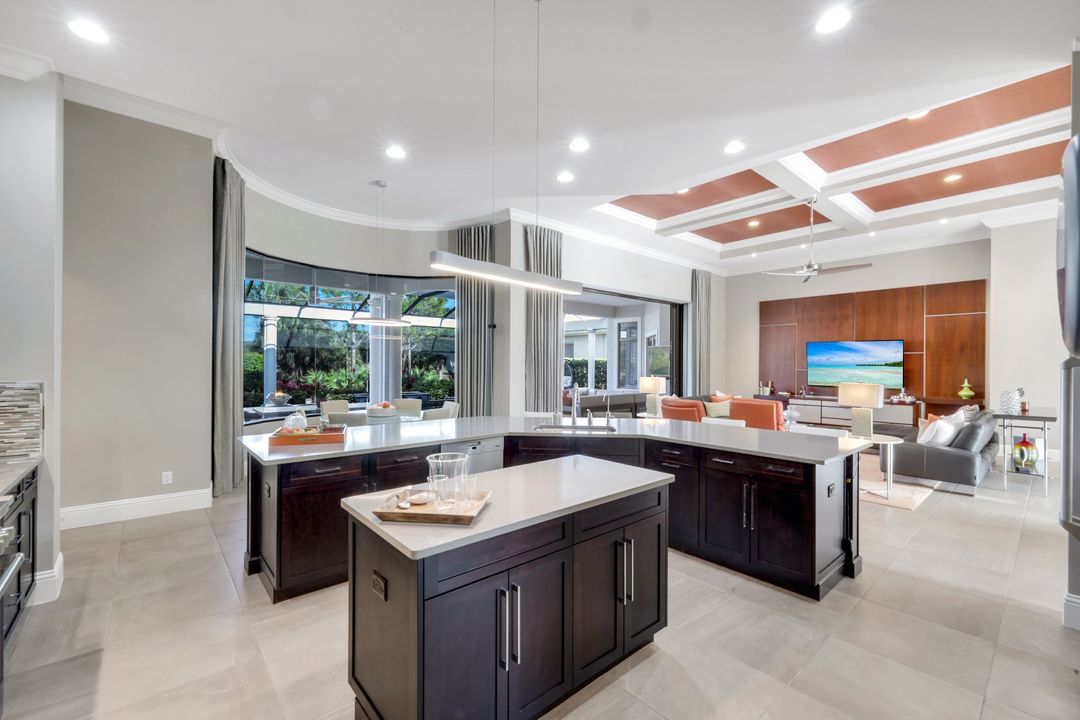 3828 Isla Del Sol Way, Naples, FL 34114