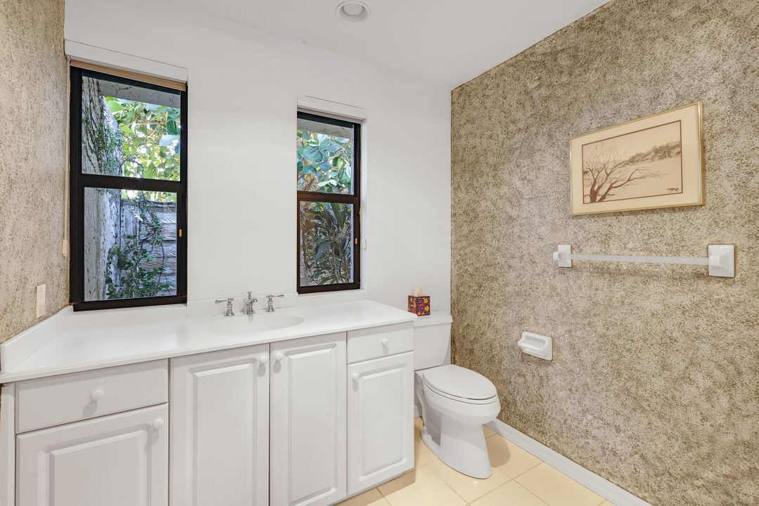 1924 Empress Ct, Naples, FL 34110