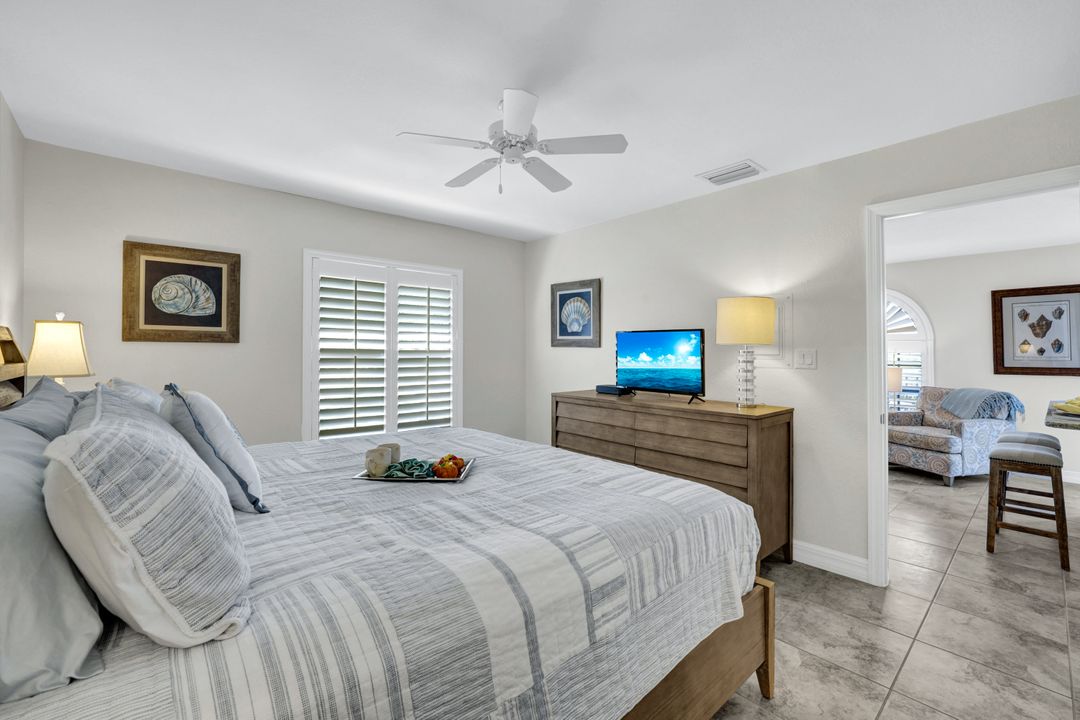 655 8th Ave S #6, Naples, FL 34102