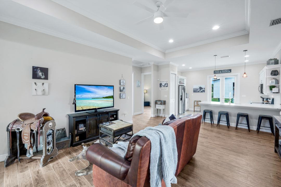 1960 Moulder Dr, Naples, FL 34120