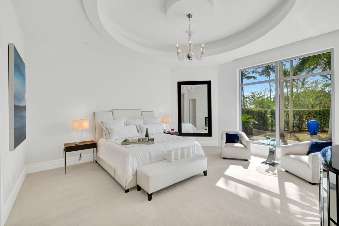 13675 Vanderbilt Dr #210, Naples, FL 34110