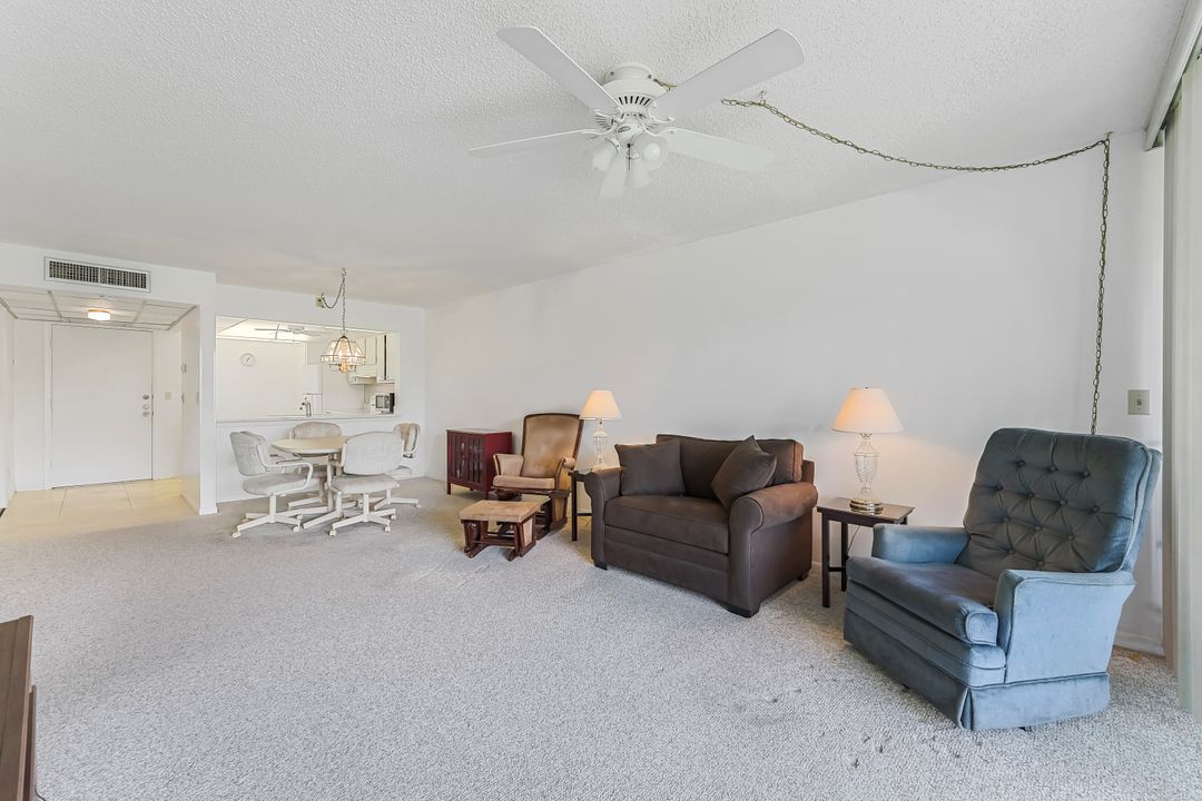 1085 Forest Lakes Dr #8204, Naples, FL 34105