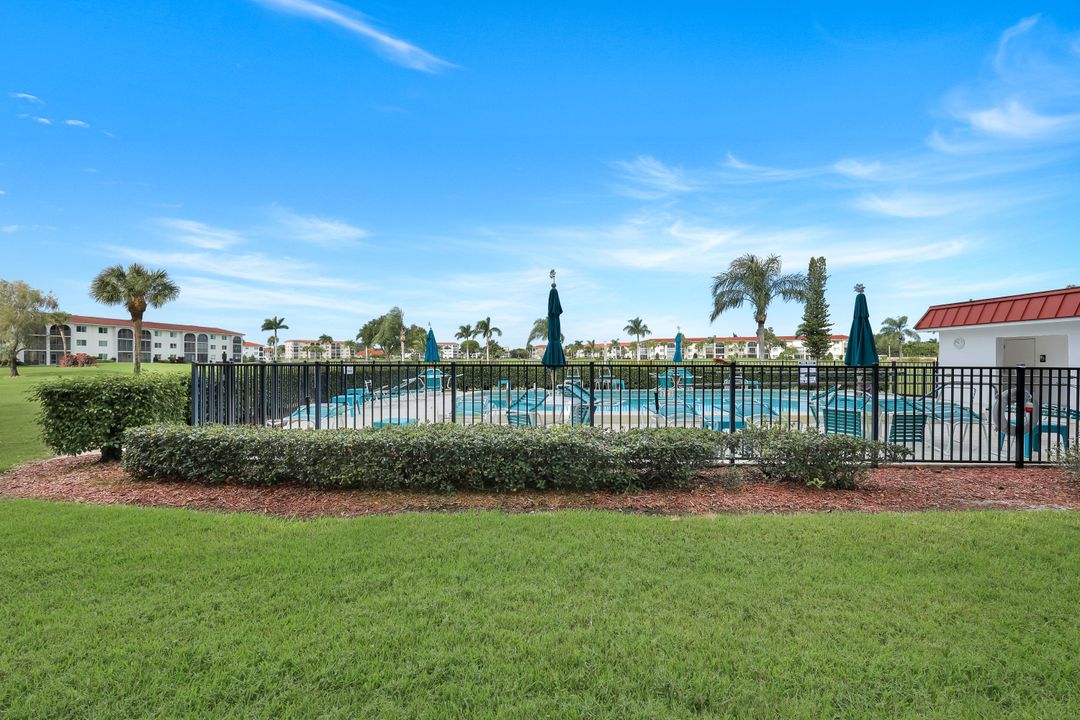 37 High Point Cir E #109, Naples, FL 34103