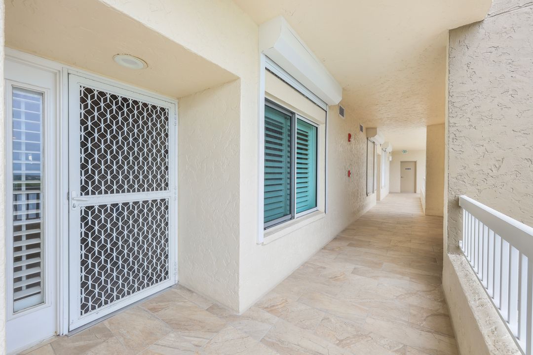 21 Bluebill Ave  #B-1102, Naples, FL 34108