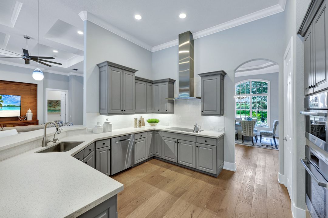 12219 Collier's Reserve Dr, Naples, FL 34110