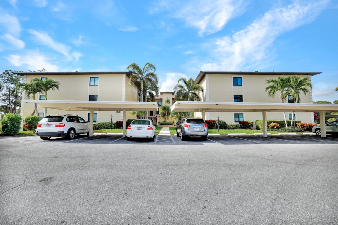 228 Fox Glen Dr #3203, Naples, FL 34104