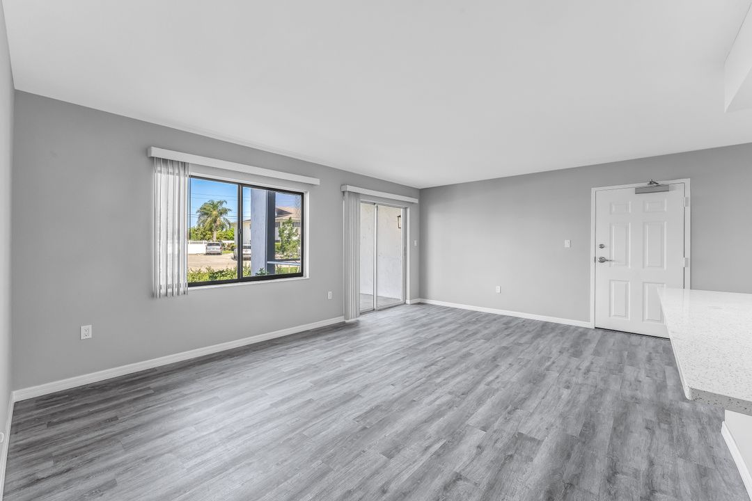 4815 Tudor Dr, Cape Coral, FL 33904