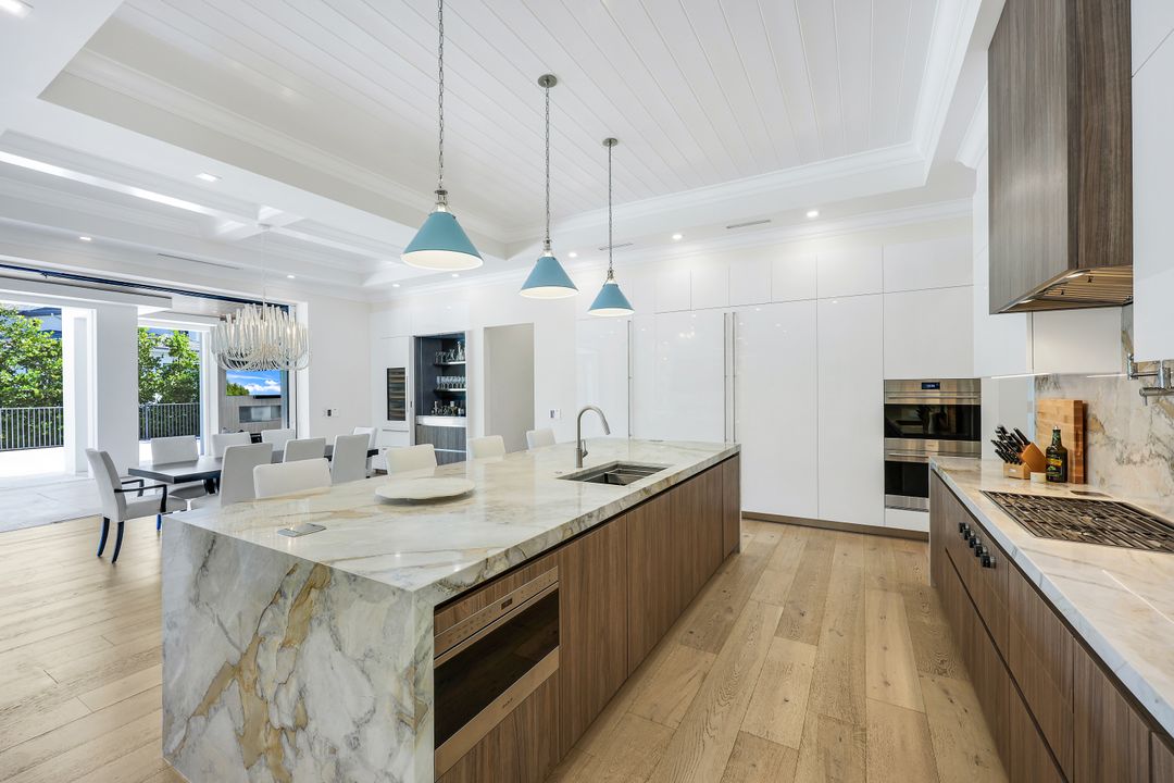 3190 Crayton Rd, Naples, FL 34103