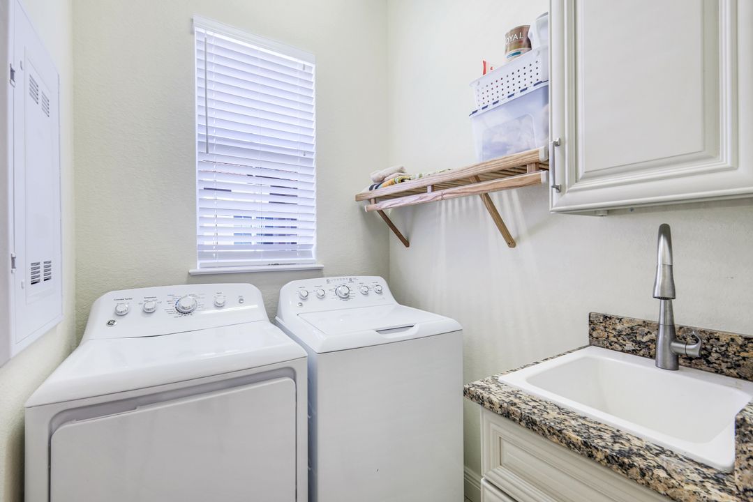 608 El Camino Real  #202, Naples, FL 34119