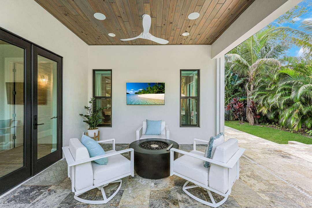 760 Park Shore Dr, Naples, FL 34103