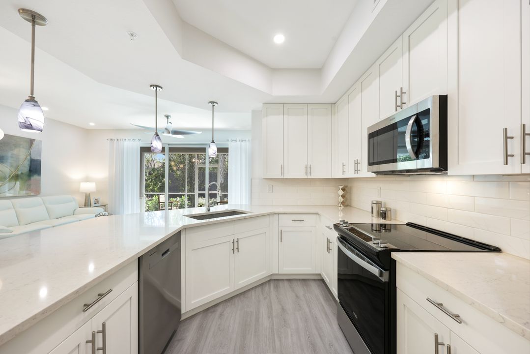 262 Indies Dr E #102, Naples, FL 34114