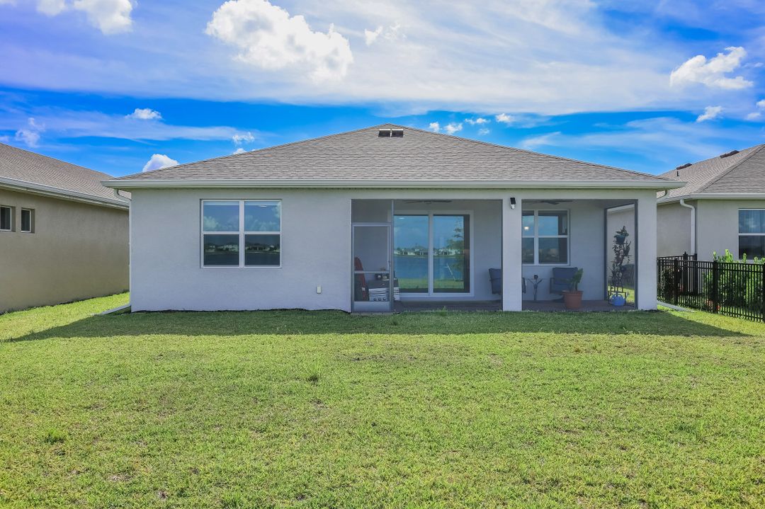 451 Spring Hill Lake Loop, Cape Coral, FL 33993