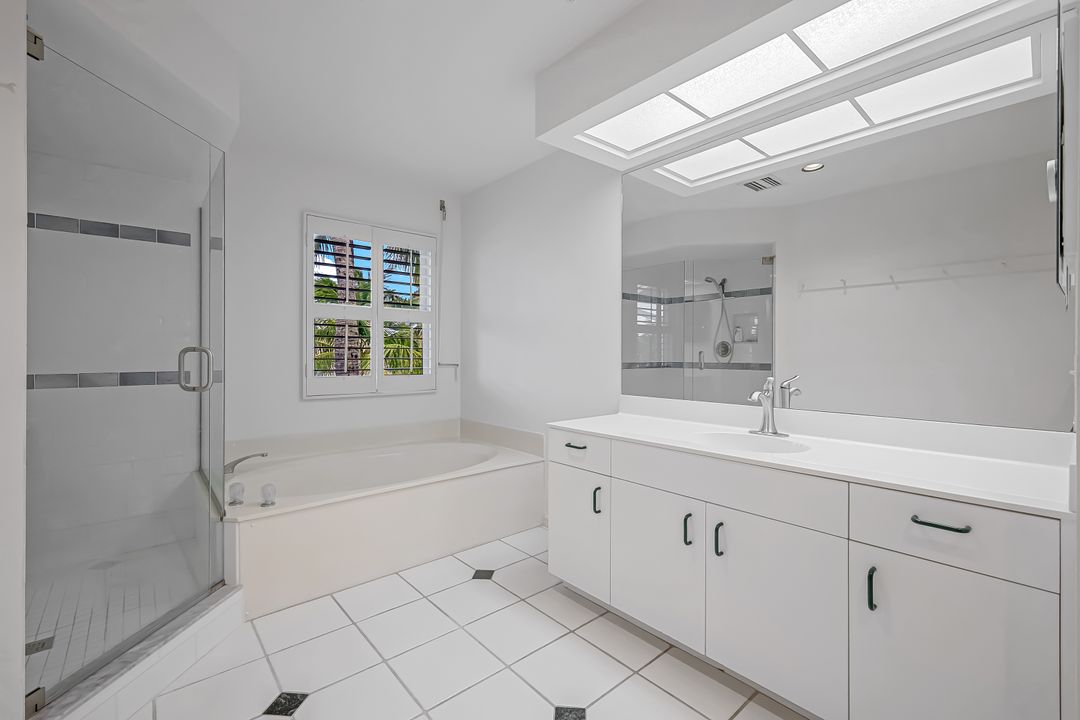 433 2nd St S, Naples, FL 34102