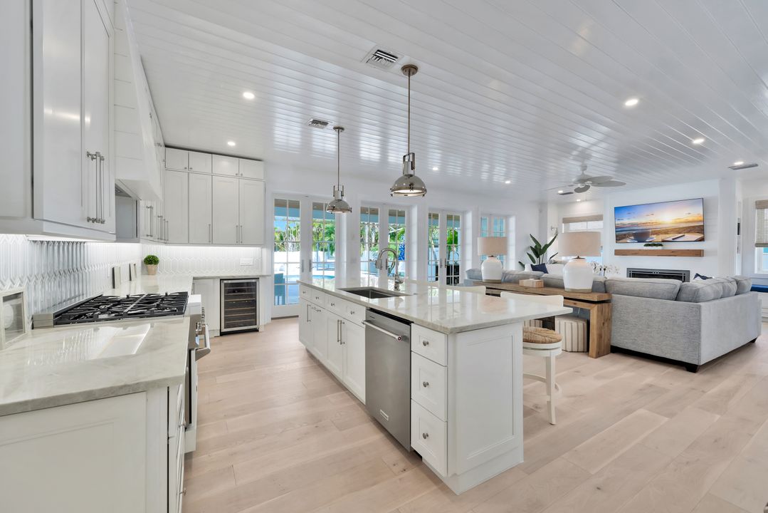 535 93rd Ave N, Naples, FL 34108