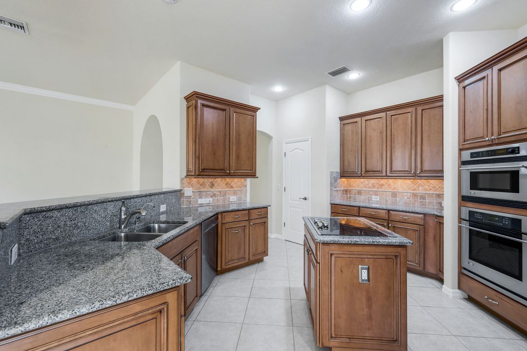 2832 SW 17th Ave, Cape Coral, FL 33914