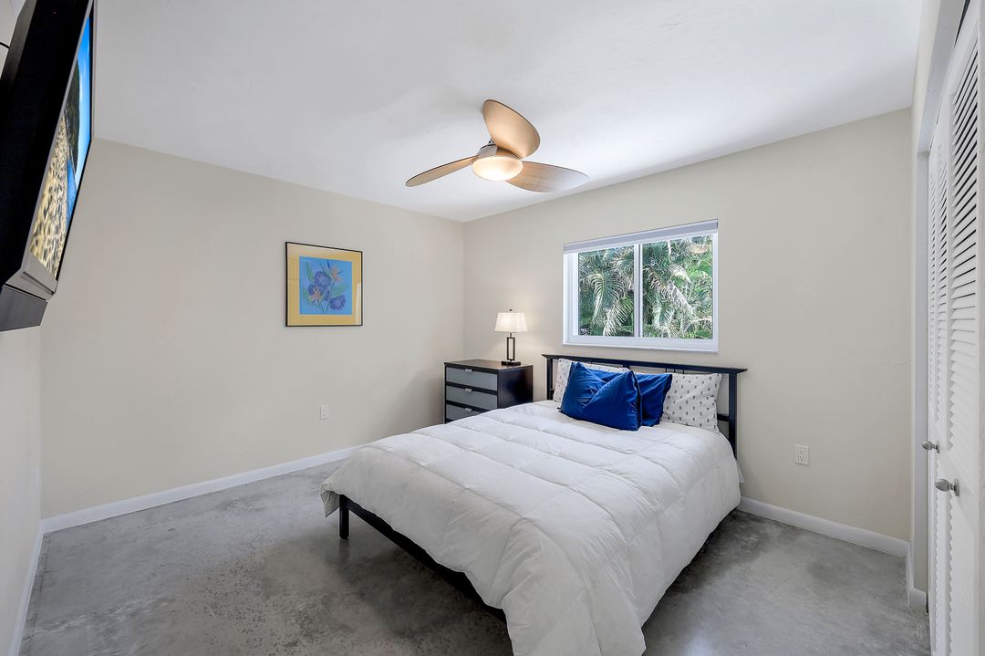 318 Grapewood Ct, Marco Island, FL 34145