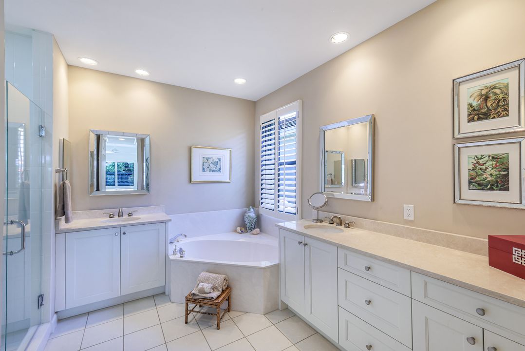 3687 Olde Cottage Ln, Bonita Springs, FL 34134
