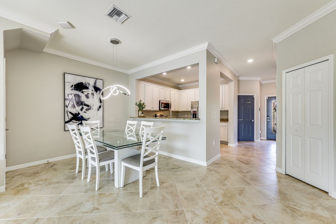 2736 Blossom Wy, Naples, FL 34120