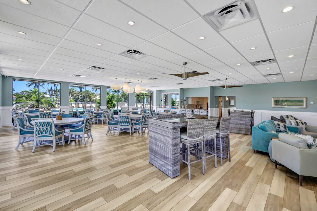 563 Park Shore Dr, Naples, FL 34103