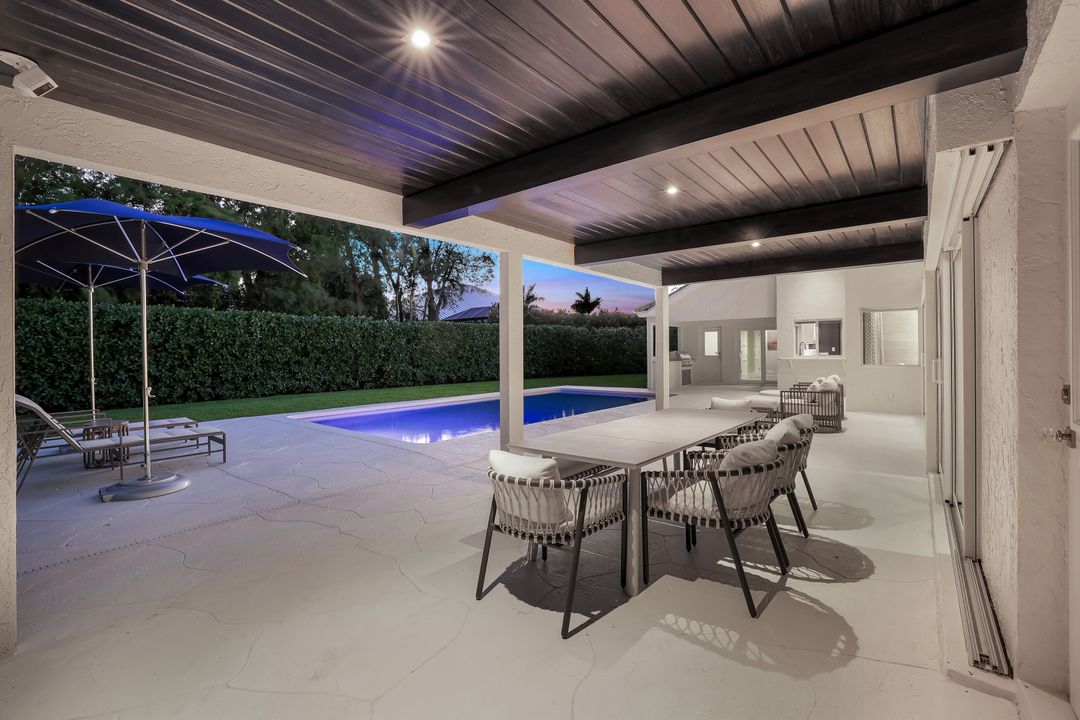 812 Tallow Tree Ct, Naples, FL 34108