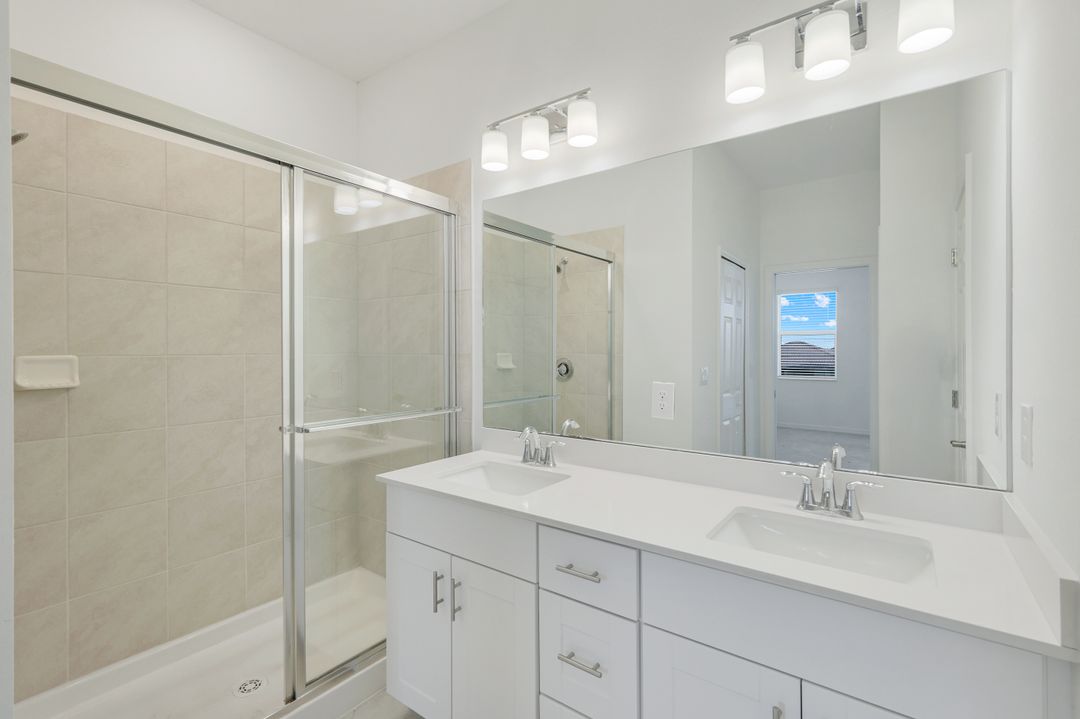 2858 Blossom Wy, Naples, FL 34120