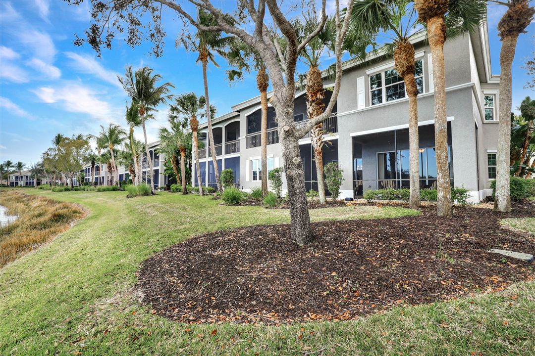 9234 Tesoro Ln #101, Naples, FL 34114