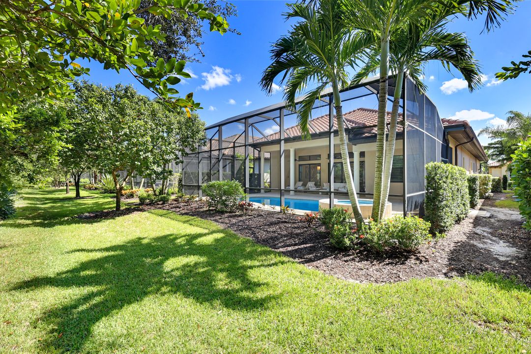 7319 Lantana Cir, Naples, FL 34119