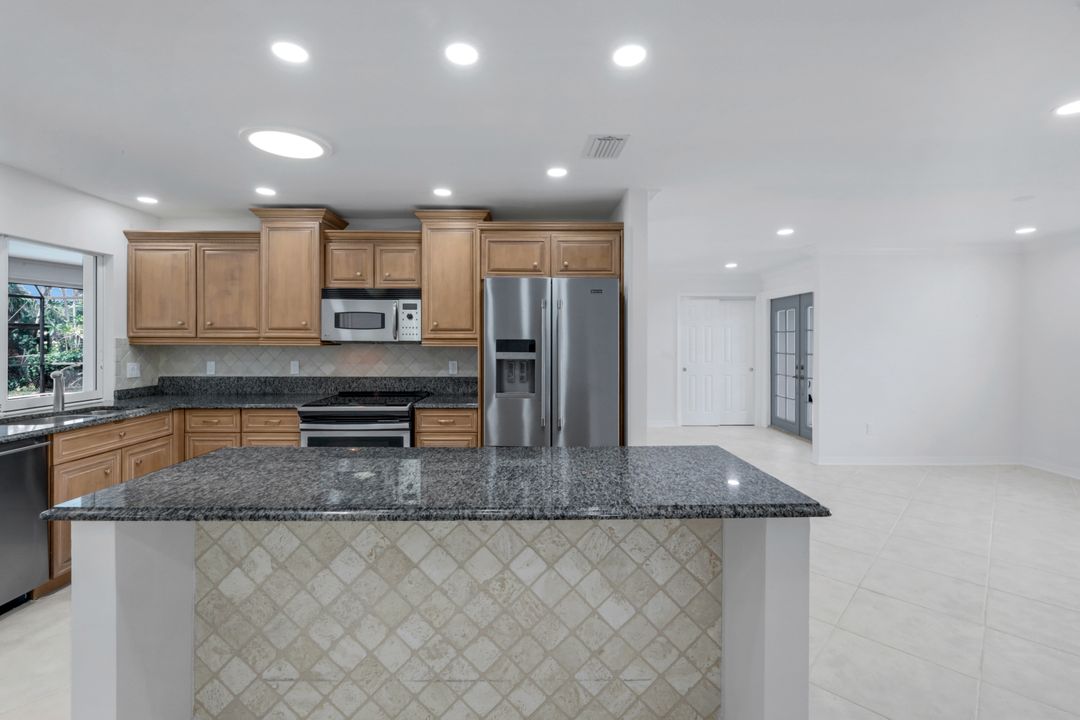 750 Southern Pines Dr, Naples, FL 34103
