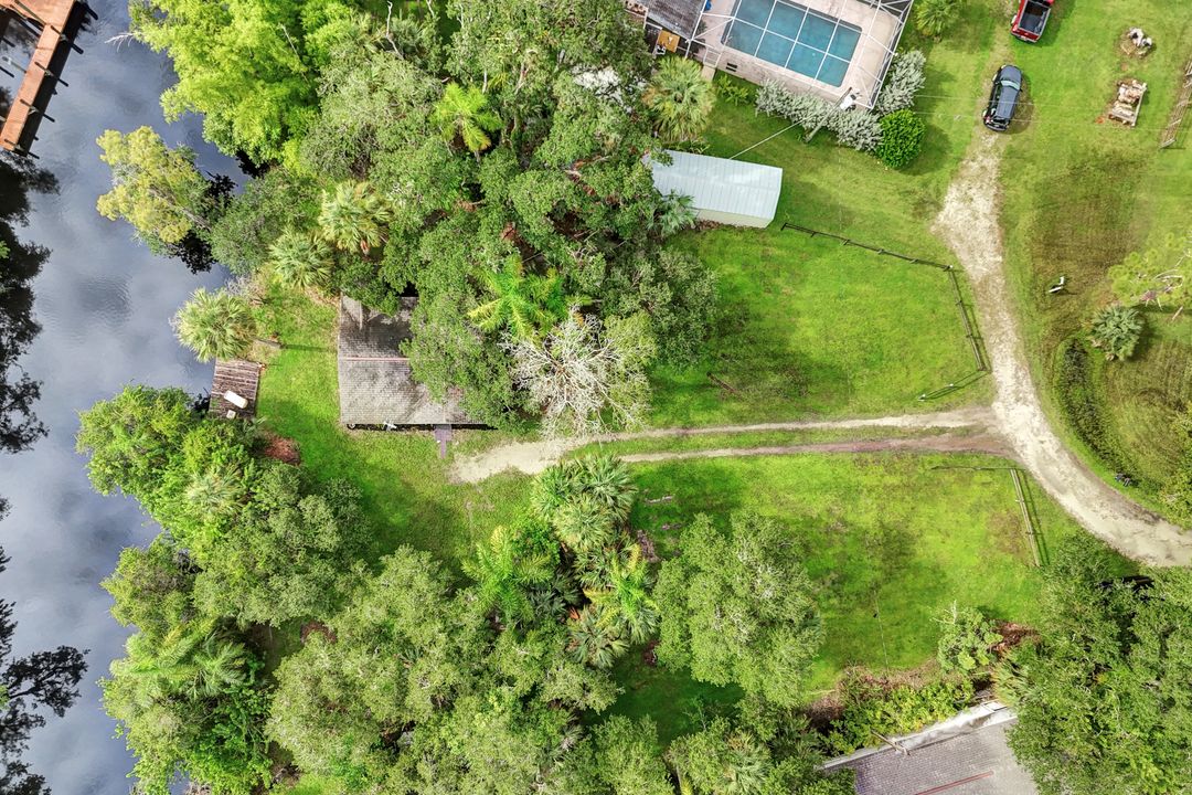 18200 Elmwood Dr, Alva, FL 33920