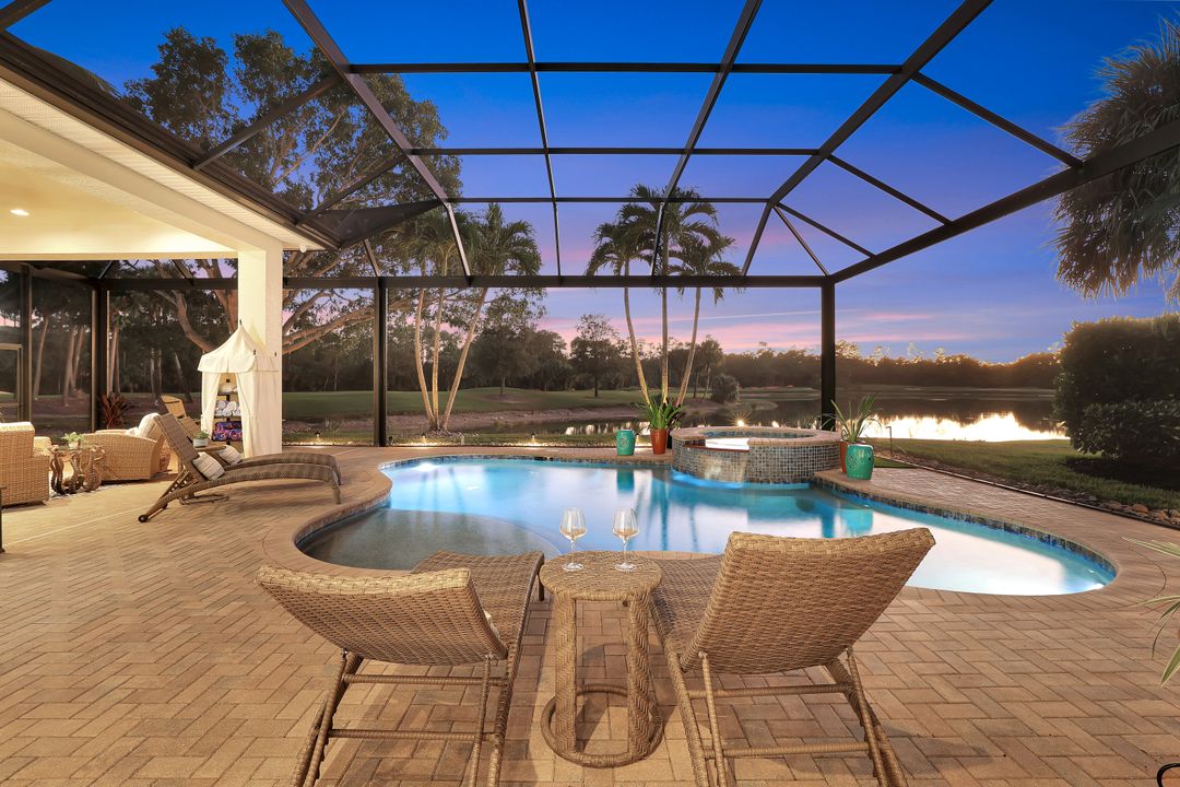 5092 Cerromar Dr, Naples, FL 34112