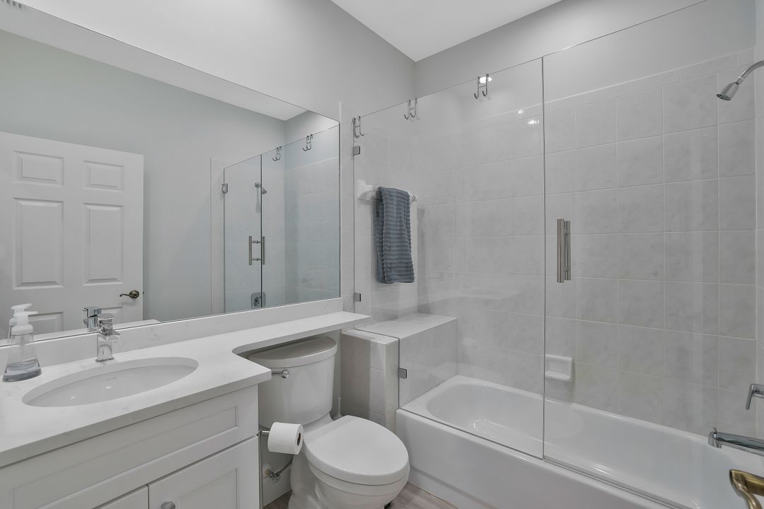 8275 Danbury Blvd #104, Naples, FL 34120