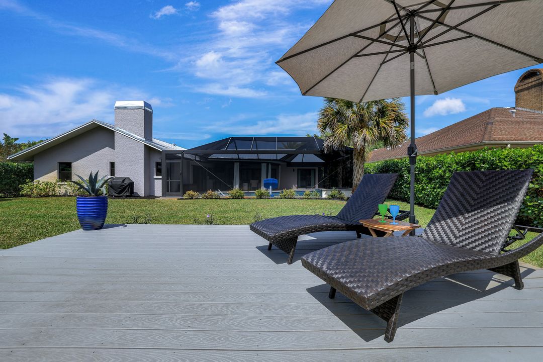 348 Country Club Ln, Naples, FL 34110